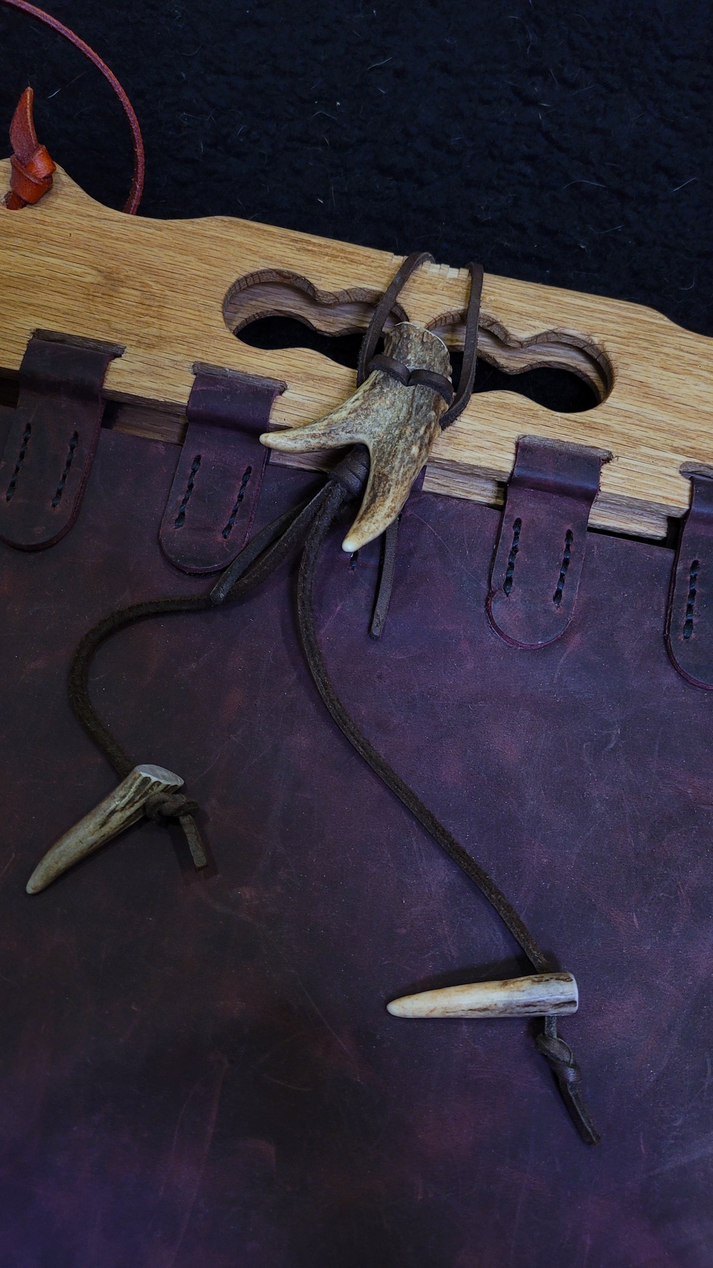 Leather Shoulder bag with lock toggle - purple