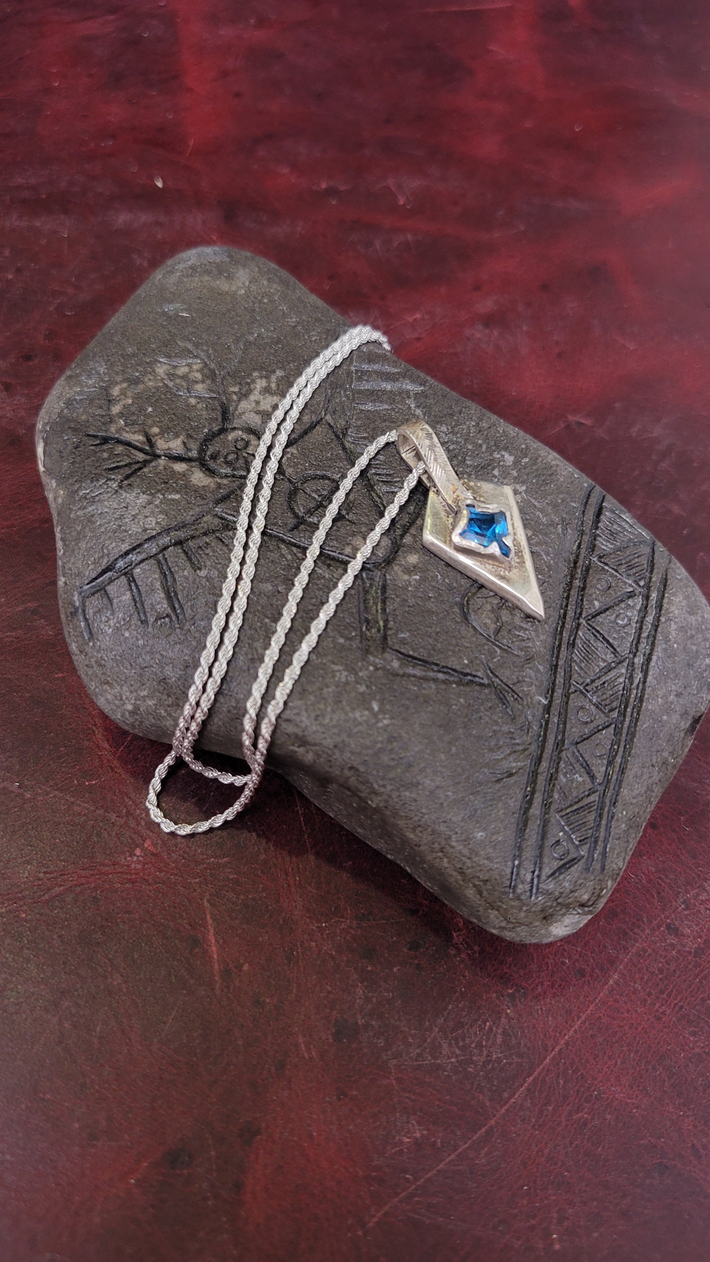 .925 Silver Spear Pendant -blue topaz