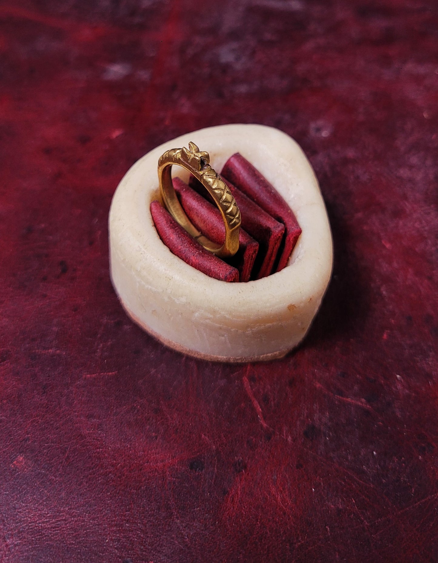 Brass ring, simple medieval - Size 8.5