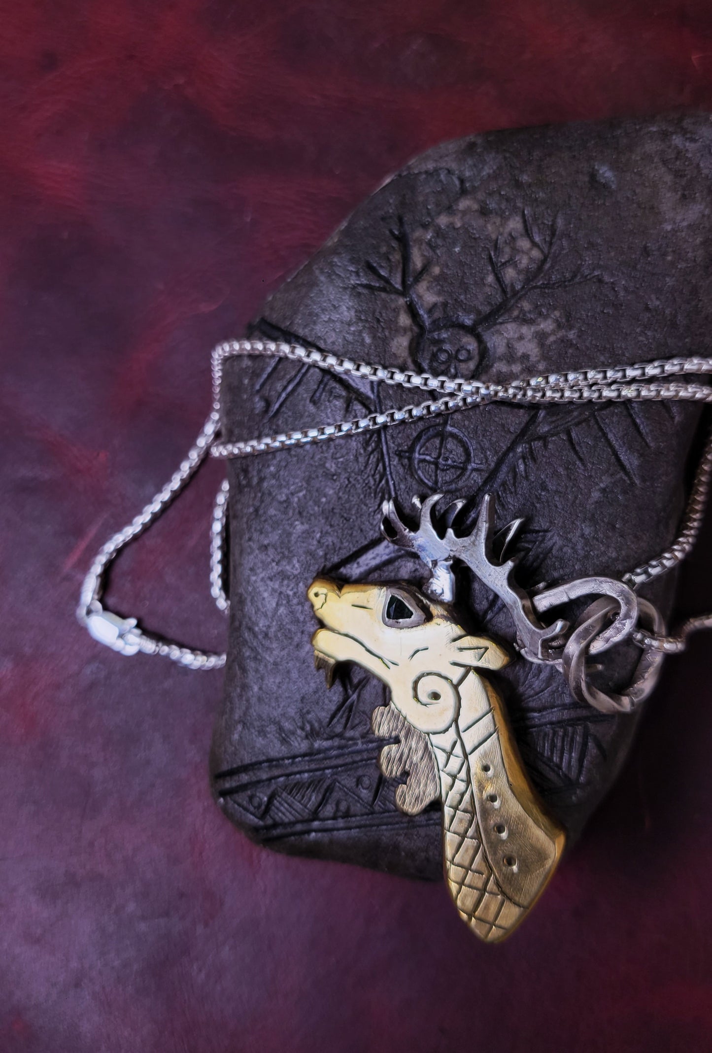 Brass Stag pendant "forest guardian" -emerald
