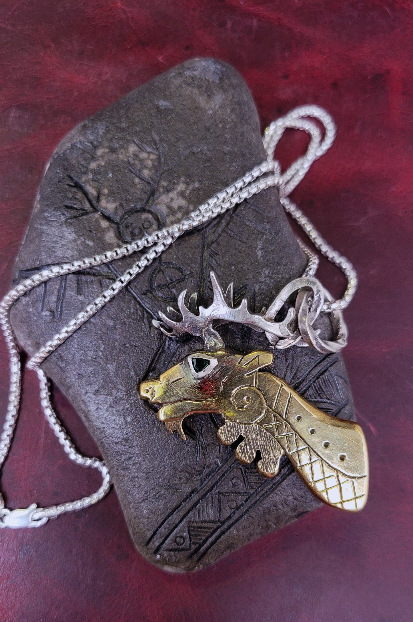 Brass Stag pendant "forest guardian" -emerald