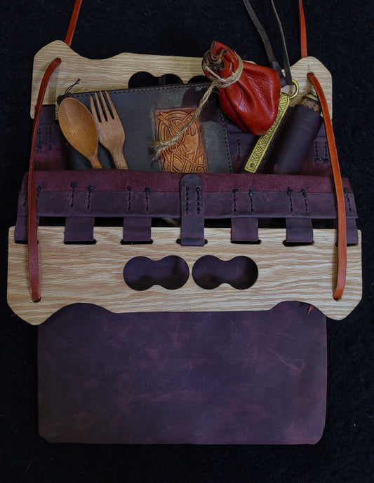 Leather Shoulder bag with lock toggle - purple