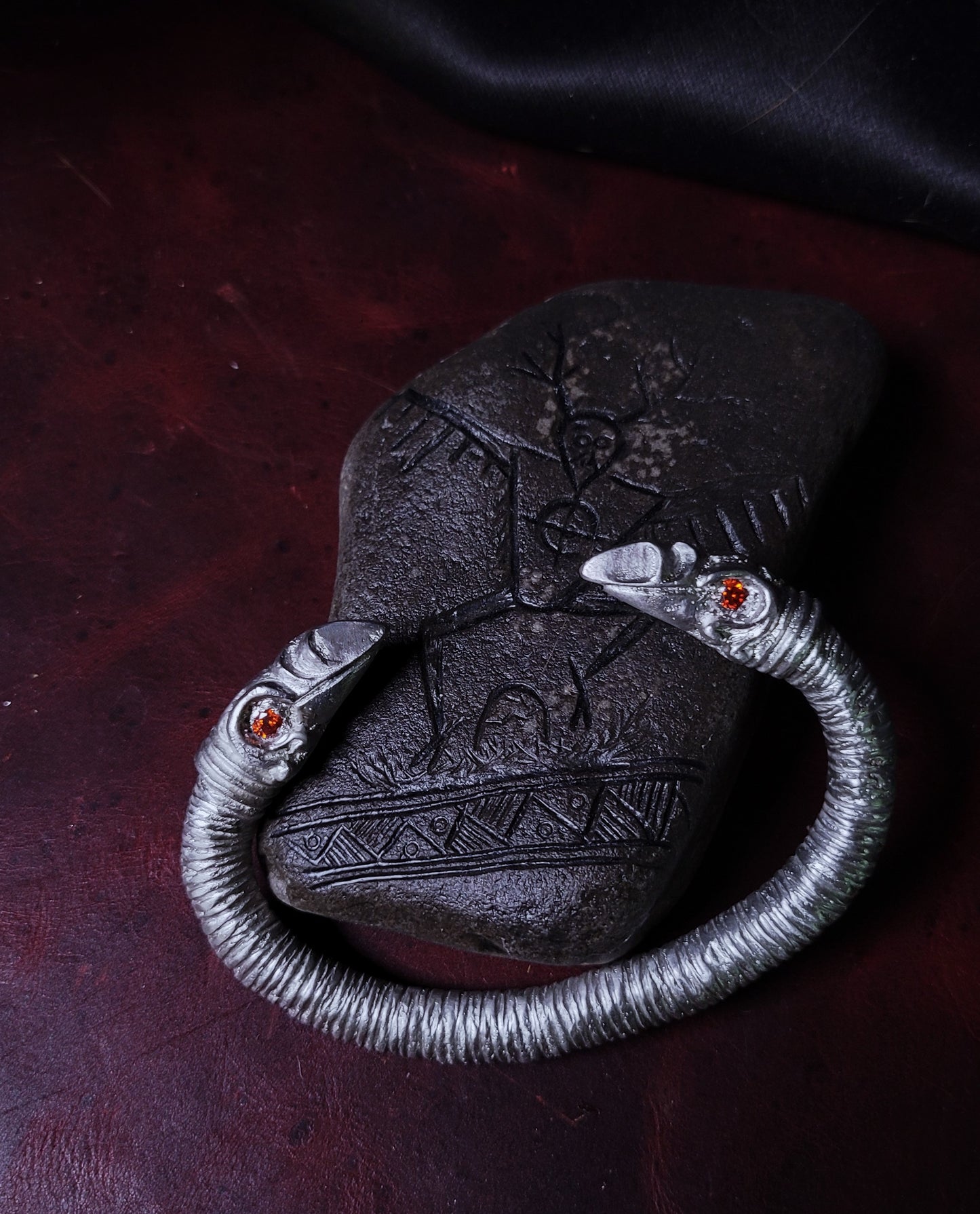 Pewter Raven Head Arm Ring - Garnet